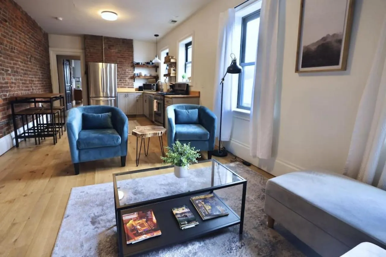 Apartment Hostwise Stays - The Ohioan - Beautiful Brick Apt, Minutes To Downtown! Pittsburgh