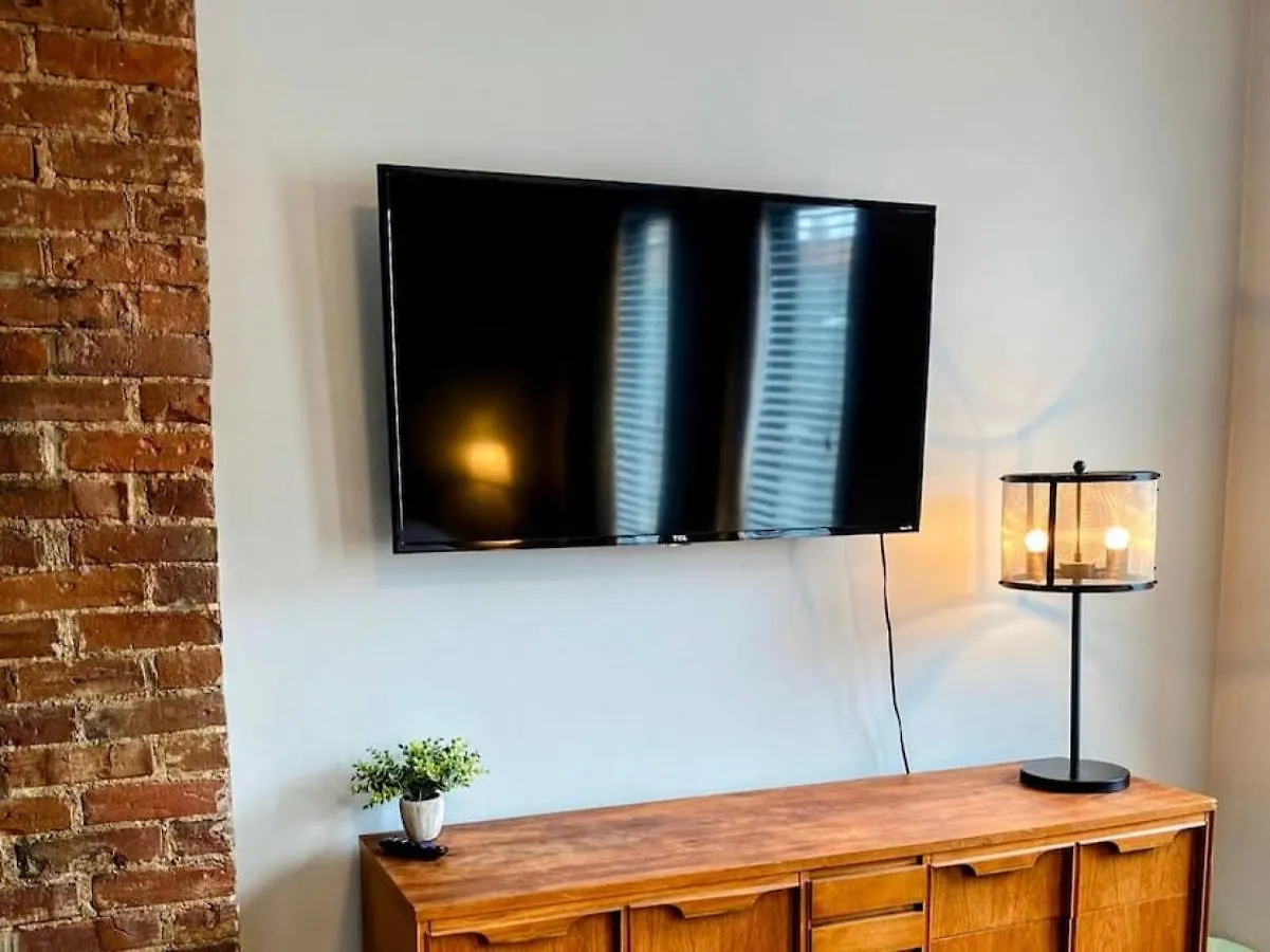 Hostwise Stays - The Ohioan - Beautiful Brick Apt, Minutes To Downtown! Pittsburgh United States