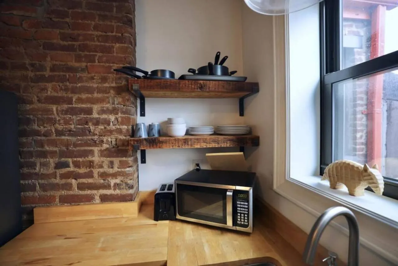 Hostwise Stays - The Ohioan - Beautiful Brick Apt, Minutes To Downtown! Pittsburgh Apartment